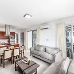 Ana Coral Villa Peyia