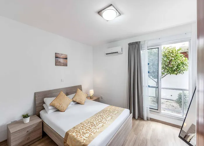 Ana Coral Villa Pégeia